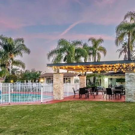 Fallbrook Country Inn